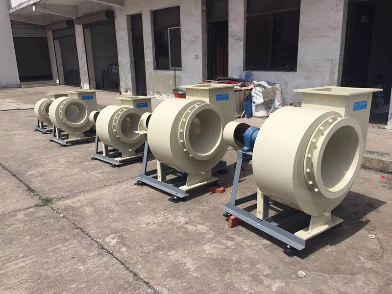 發往杭州某公司的PP離心風機出貨現場